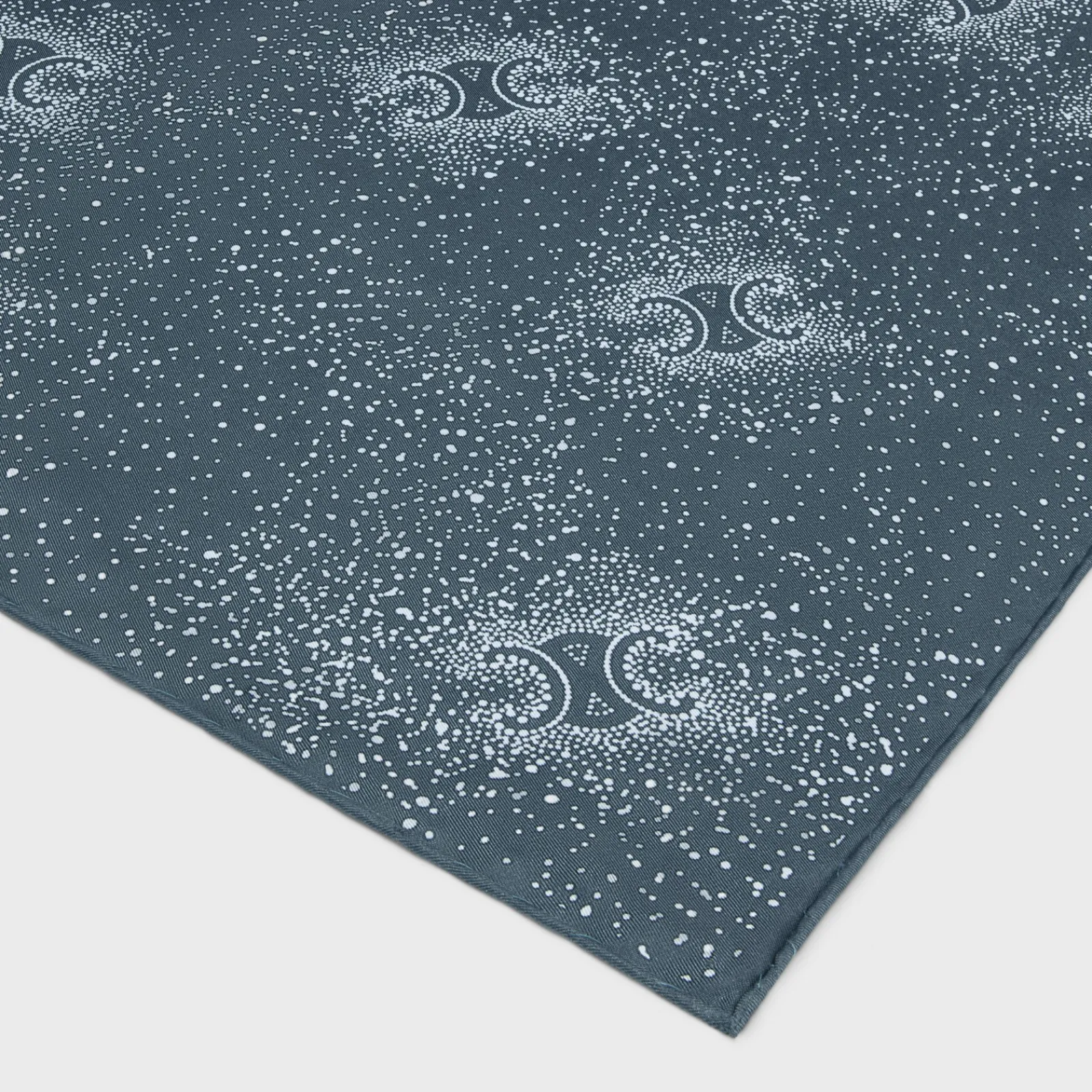 Discount square in triomphe explosion silk twill Women Silk Scarves